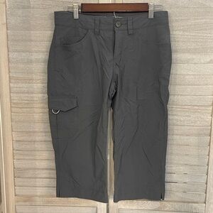 Mountain Hardwear Women’s Gray Capri’s Size 6